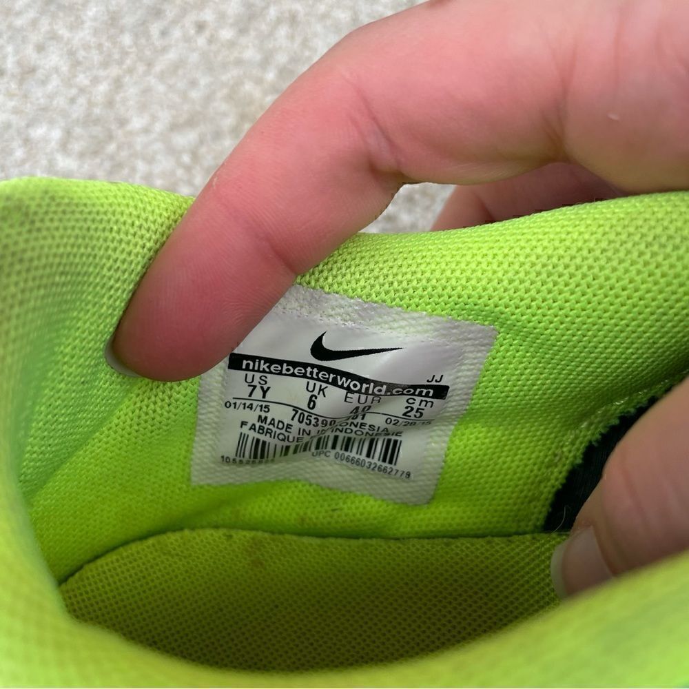 𝅺nike Metallic Blue and Neon Green Predator Shiny Sneakers - Picture 3 of 9